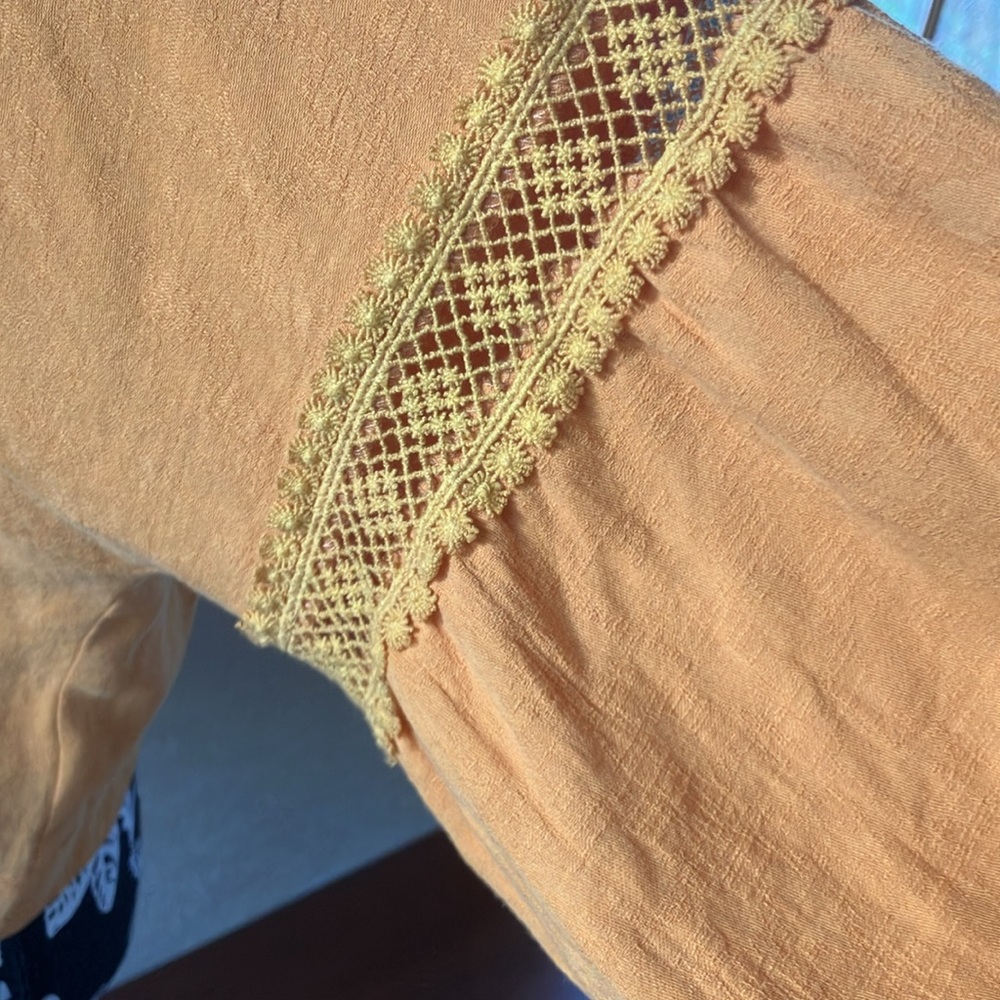 NWOT L FATE GOLDENROD PEARL BUTTON FRONT BELL LACE SLEEVES COTTON TOP - Picture 3 of 11